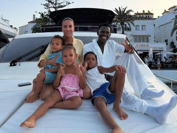 施罗德近照曝光：拒绝8000万合同后辗转8队，妻子美丽家庭幸福