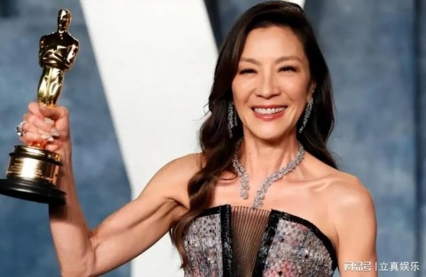 杨紫琼获柏林电影节终身成就奖 成为首位获此殊荣的华裔女演员