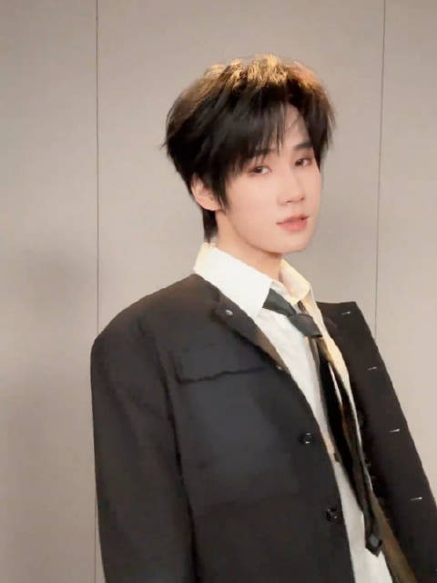 张真源范丞丞白鹿宋雨琦李昀锐共创碎镜摇cha