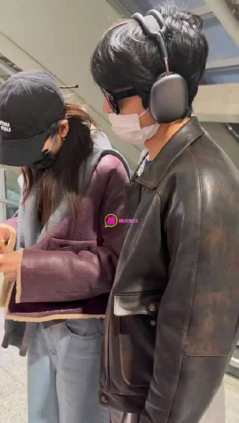 井柏然机场静候刘雯签名，低调情侣显甜蜜