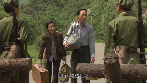 夫妻一千公里去看儿子，守卫不让进，儿子竟是首长