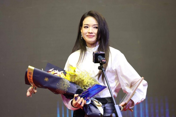 49岁舒淇坦言害怕衰老：很怕跌倒，因为骨头会痛