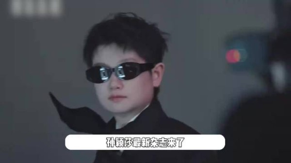 孙颖莎登杂志封面美炸了，罕见穿裙子超洋气，奥运冠军爆改摩登女王