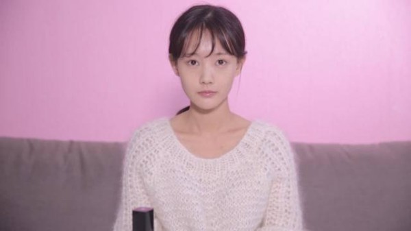 原相机素颜下的李一桐 光是这个脸型是什么含金量 上过镜的人应该都懂…..