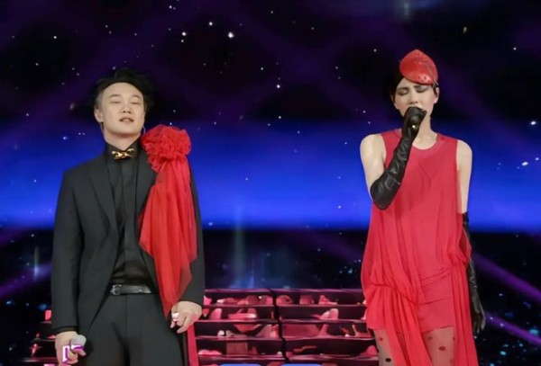 王菲再登春晚翻唱小众歌曲，网友：我有预感，王菲要翻车