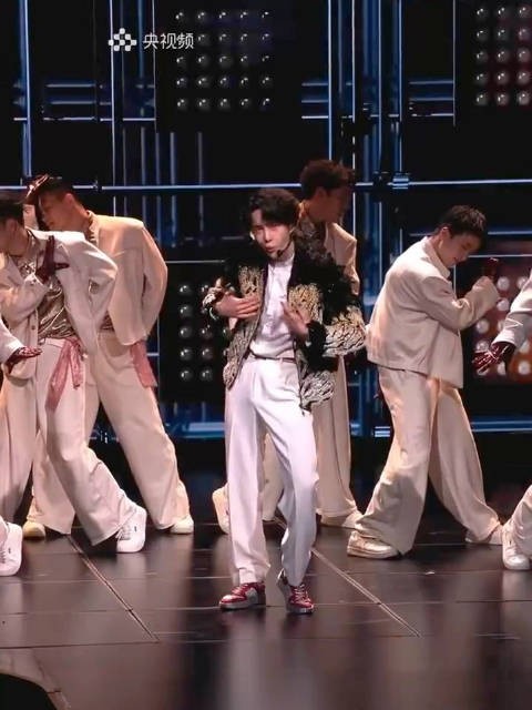 看不够根本看不够，太炸了太燃了