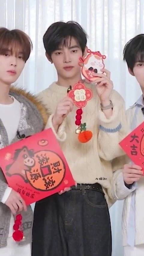 章昊新春拜年啦 元气满满 唱歌好听