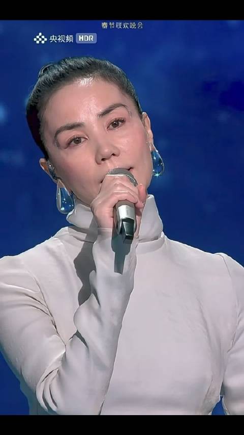 王菲歌声争议再起，唱功与歌曲质量引讨论