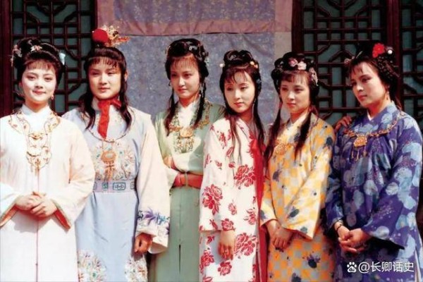 元春是哪位皇帝的人？王熙凤一席话说得清清楚楚