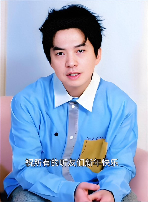 歌手李健第3次上央视春晚！他与妻子选择丁克，母亲仅口头支持