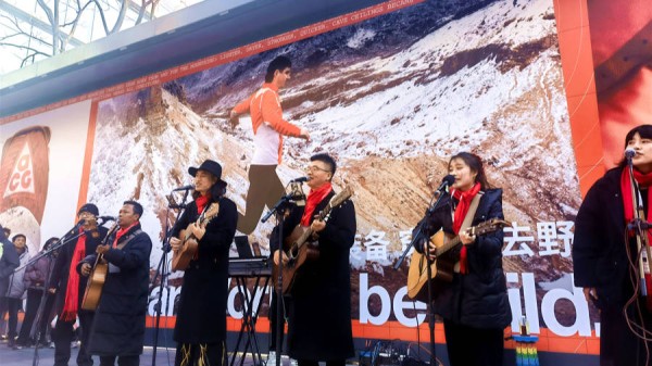 大年初二,静安公园被歌声“围”住了