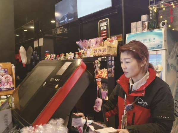 影院里的春节：银幕映年味，坚守暖人心