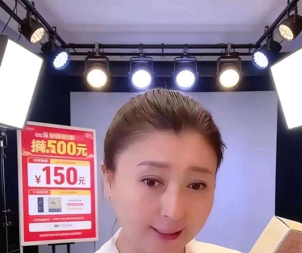 闫学晶年入百万哭穷引群嘲？酸黄瓜文学凭啥成2026开年第一梗