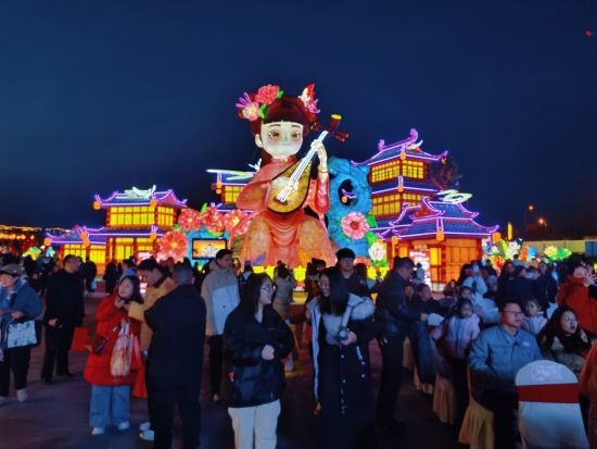 2026年绵阳新春灯会人流如织