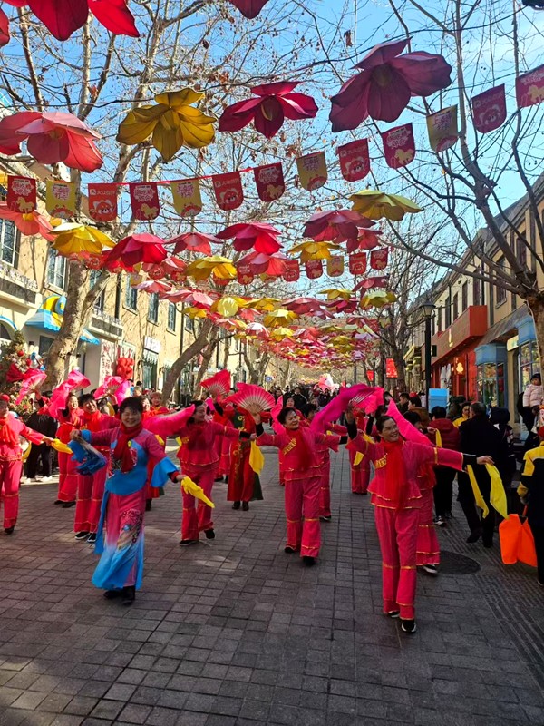 糖球飘香迎马年 烟火市北开门红 ——2026青岛萝卜·元宵·糖球会大鲍岛会场正月初一燃情启幕
