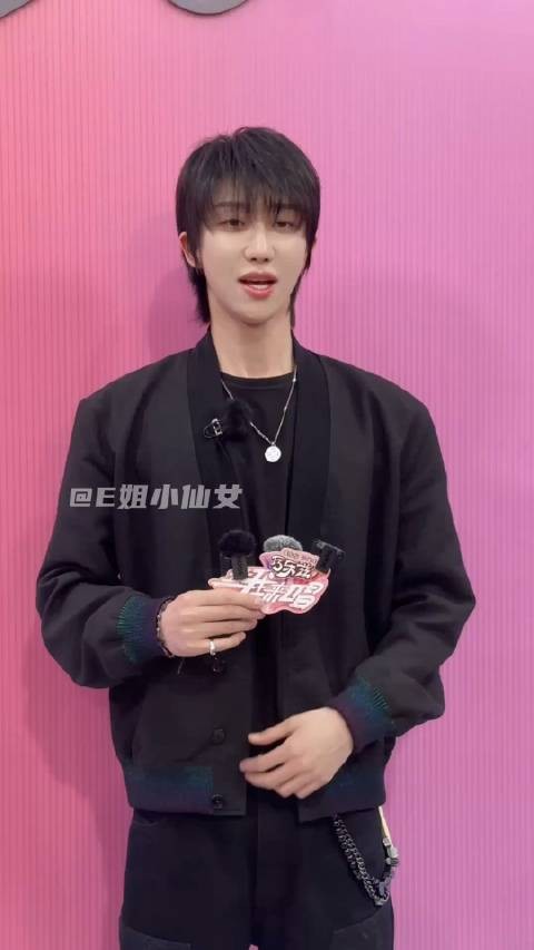 又是一枚现场掉落 小八对于来音乐节目当推荐官有啥感受？