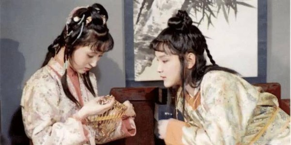 薛宝钗究竟是啥病？曹雪芹没好意思说，脂砚斋一语揭开她丑相