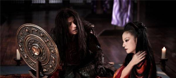 清朝画师画了幅女鬼图，放大后才她在做什么？你敢细看吗？