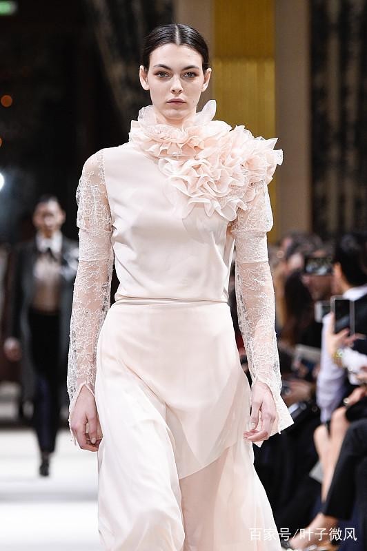 流行风尚的趋势你了解吗？这几款气质穿搭，你心动了吗？