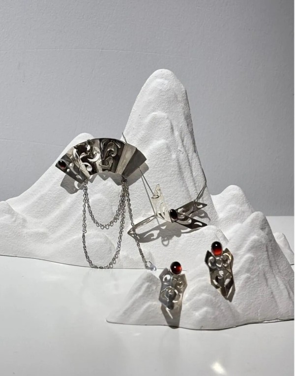 俏也不争春:湖北美院手工艺作品展