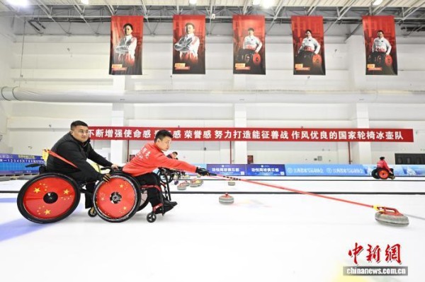 中国轮椅冰壶队备战米兰冬残奥：从零开始，专注自己
