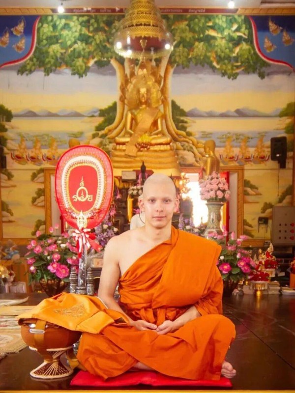 泰国男模出家做和尚！