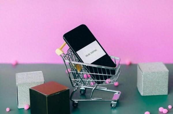 不搞AI、不放贷,手握3000亿现金,拼多多为什么是个例外?