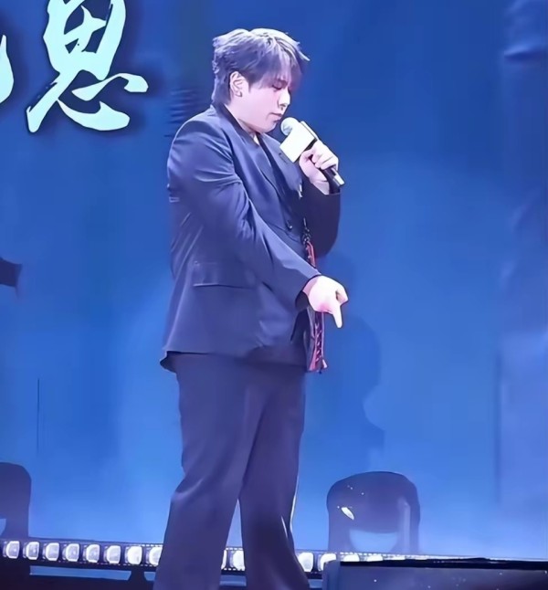 “亚洲第一帅”有“亿点”胖，身材走样的姜涛，为何人气爆棚？