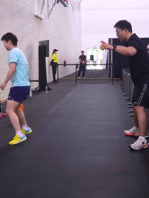 救命我一直盯着莎姐的大腿肌肉和那根筋看