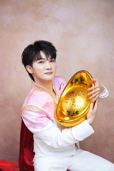 周深尼格买提联手，把魔术师逼到喊话“春晚都没垮”！