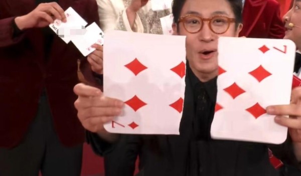 看不懂刘谦魔术，复旦和清华学生揭秘来了，各有特点，笑发财了