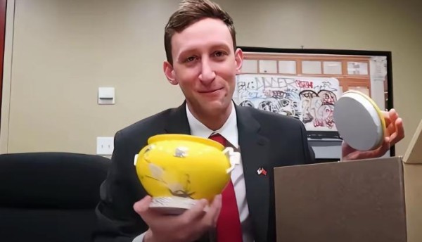 千金买马骨:法国小伙马库斯将622张日军侵华图片无偿捐赠给我国