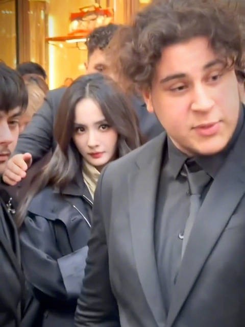 杨幂：我真的是在米兰吗，国外人气的火爆程度