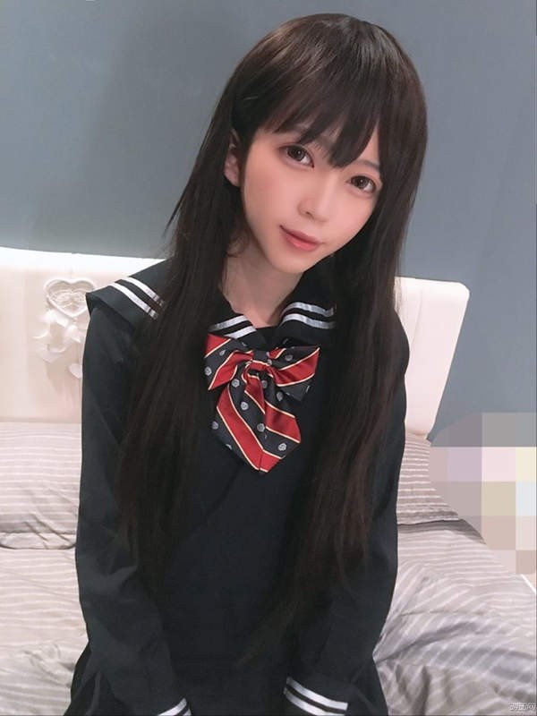 超可爱伪娘Coser玥玥走红网络 水手服造型娇柔可爱