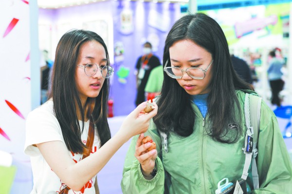 潮玩经济崛起 情绪价值撬动下的“快乐消费”