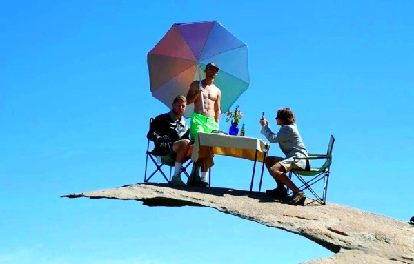 旅行的冒险与奇观：美国纸片岩石的惊人真相