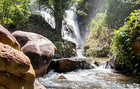 达嘎溪 - 岘港旅游景点中理想的避暑胜地