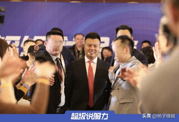 杨武成在掌声、欢呼声中登场。受访者供图