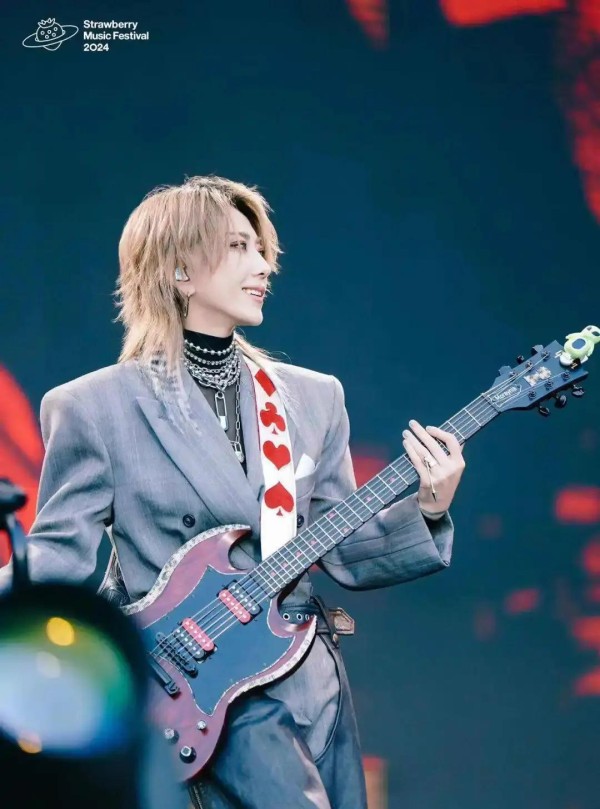 选秀导演揭秘娱乐圈幕后真相,捧红无数顶流