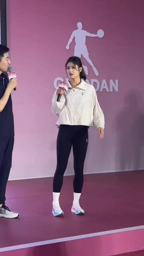 田径女神夏思凝，身材完美！