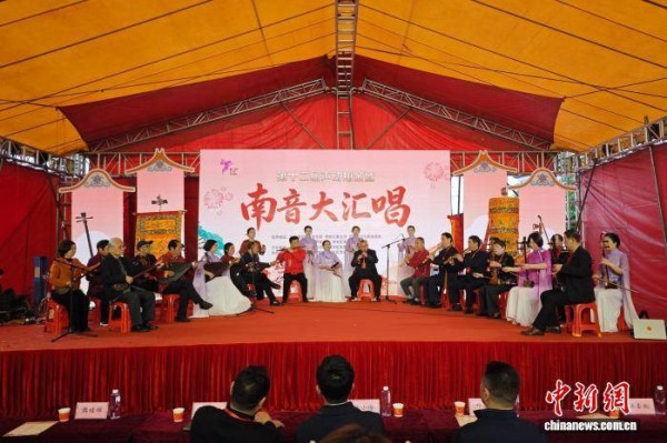 （侨乡新貌）元宵鱼灯映渔港 厦门侨村侨韵长