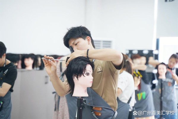 成为专业美发师，需要具备哪些技能？