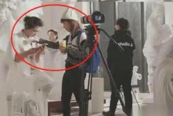 明星员工难当，高速赶下车洗衣服成日常，服务要求离谱谁来管？