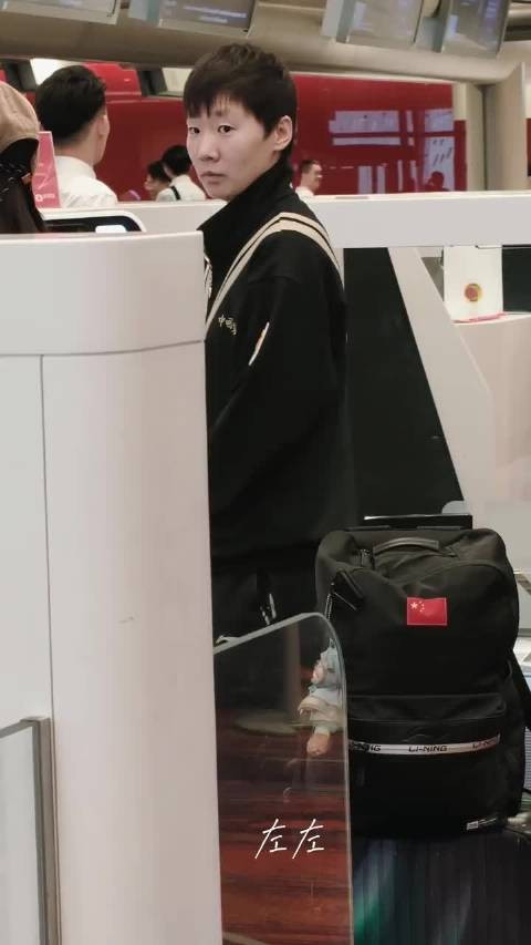 王曼昱陈幸同新加坡大满贯出发机场回国，两个人在一起热聊！