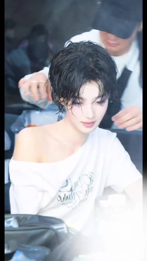 这是短发的卢昱晓？可塑性太强了吧