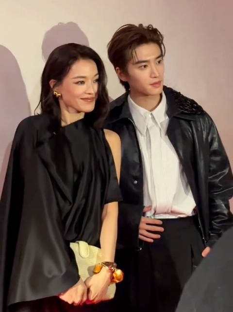 舒淇张康乐米兰时装周秀场合影