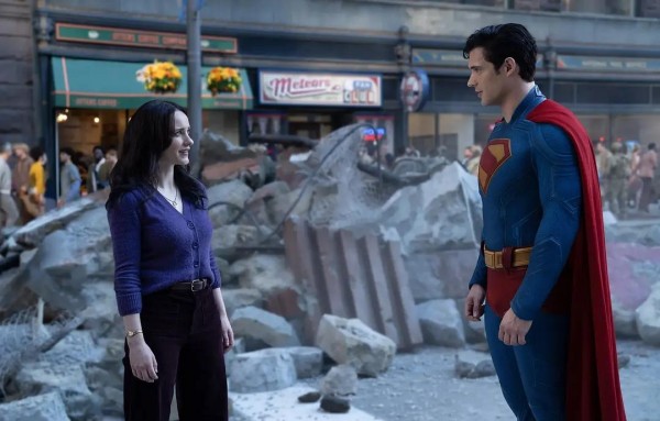 2025十大惊艳影评：恐怖、动作与人性并存的视听盛宴