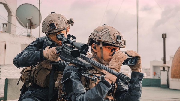 国人被恐怖分子囚禁，特种部队冒死营救，8.3分超燃国产战争片