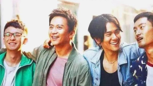 电影乘风破浪的故事，并没那么单纯，影片中交代了真实的情况