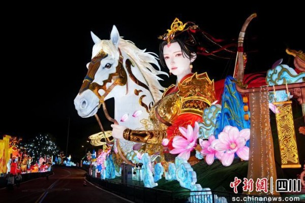 自贡灯会《木兰传奇》成打卡热点 传统文化 IP 焕发当代魅力